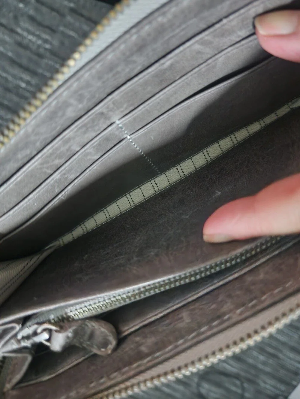 Frye Melissa Carbon Grey Zippered Wallet Card Slots 3 Pockets Genuine Leather
